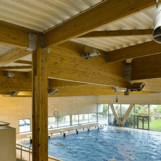 Instalación de un desestratificador Airius en una piscina