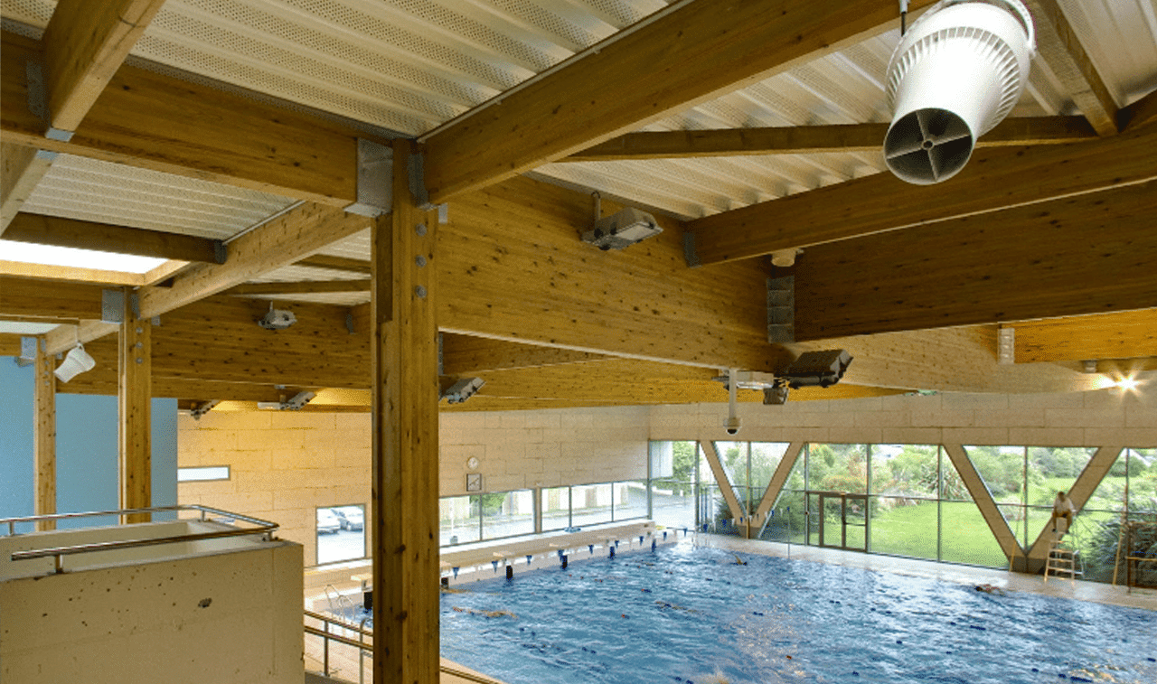 Instalación de un desestratificador Airius en una piscina